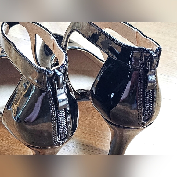 NWOT - WuORWu "Women's Black Patent Leather Closed Toe Pumps" - Picture 5 of 11